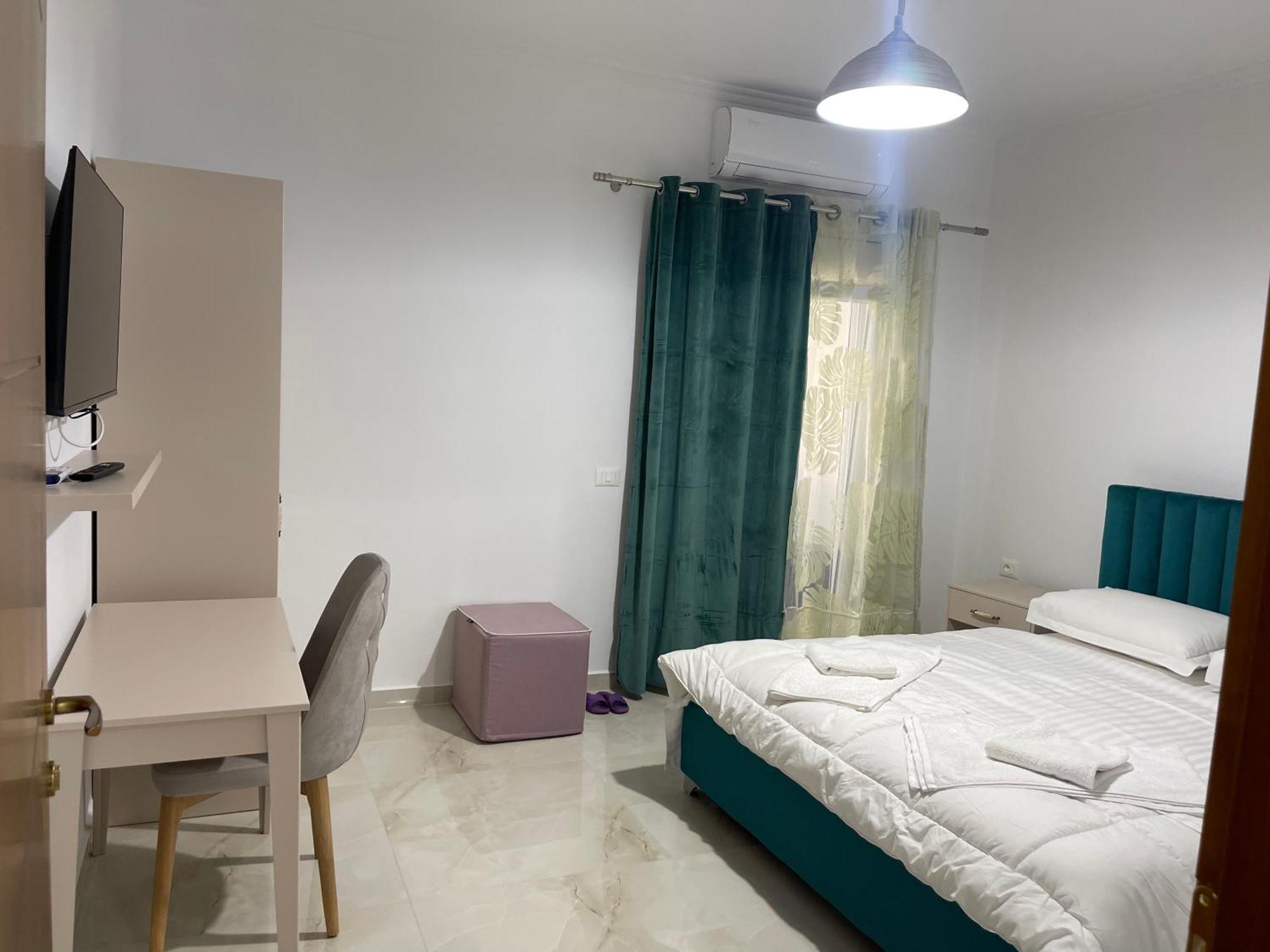Hotel Vila C Plus Plus Berat Eksteriør billede